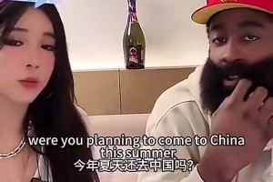 去年中国行登哥与张曼源碰杯，今年八月份又将开启中国行