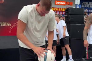 约老师一天不摸篮球就浑身难受...