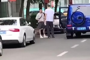 不知是何时的视频！球迷拍摄到张镇麟和赵继伟依依不舍地拥抱