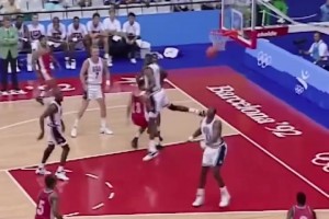 当时的两大GOAT！梦一经典：魔术师妙传乔丹炸裂暴扣！